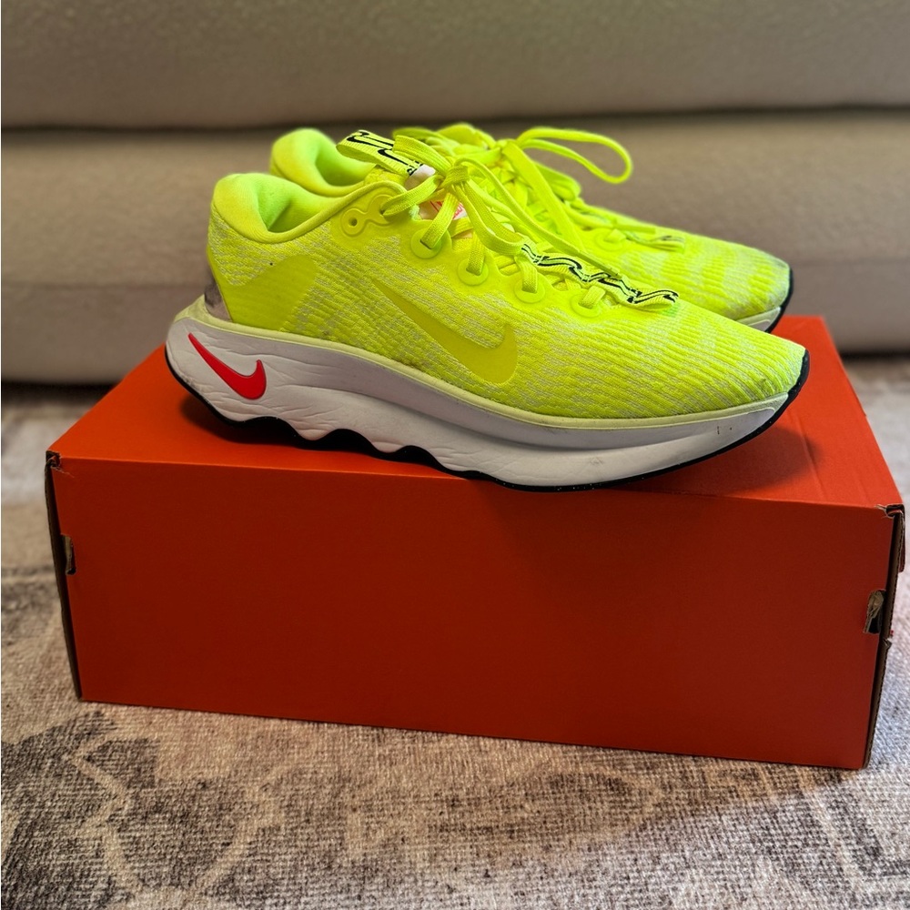 NIKE MOTIVA - WOMENS
